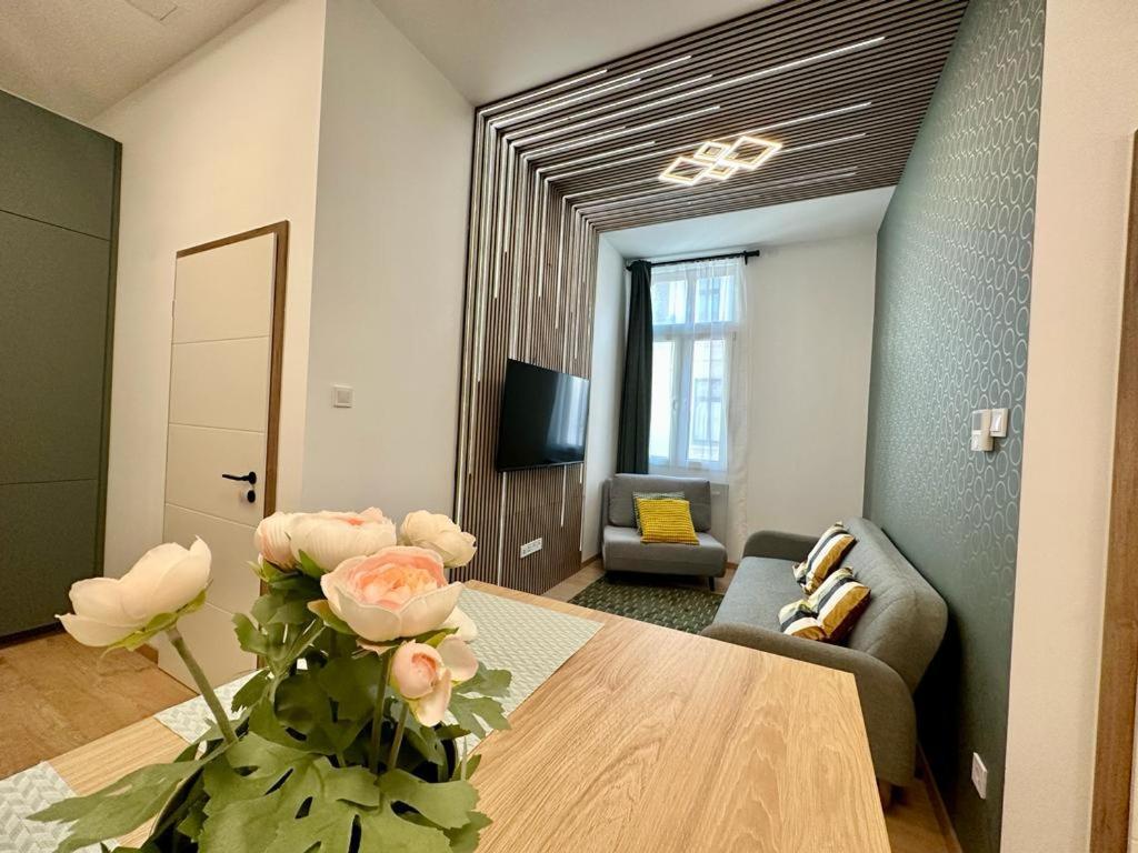 Apartment At Gozsdu Courtyard #Partyzone #Downtown #Freeparking Budapesta Exterior foto