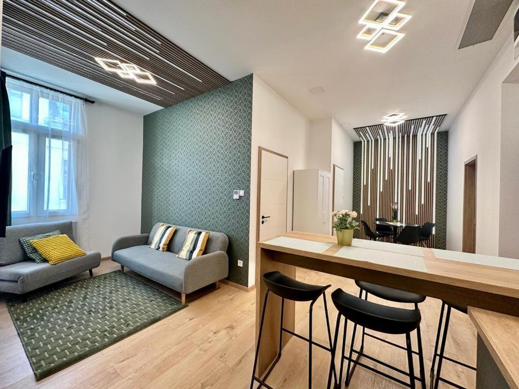 Apartment At Gozsdu Courtyard #Partyzone #Downtown #Freeparking Budapesta Exterior foto