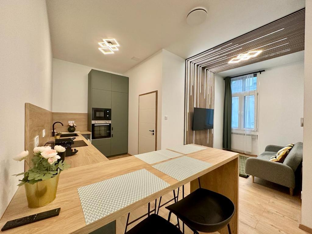 Apartment At Gozsdu Courtyard #Partyzone #Downtown #Freeparking Budapesta Exterior foto