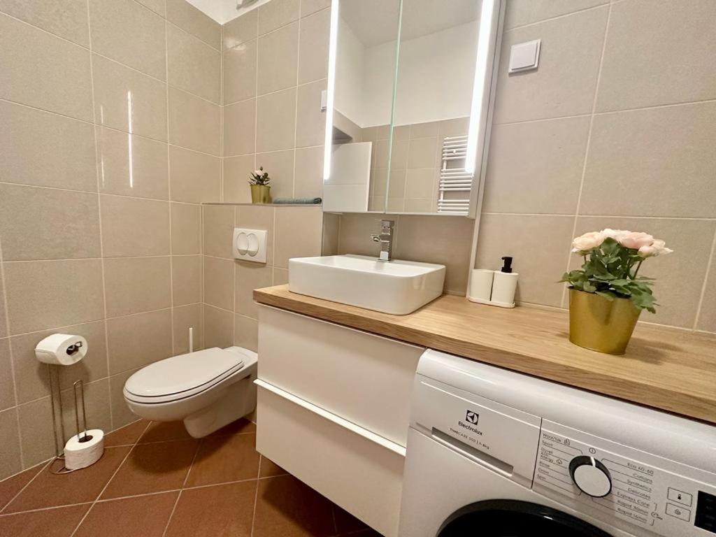Apartment At Gozsdu Courtyard #Partyzone #Downtown #Freeparking Budapesta Exterior foto
