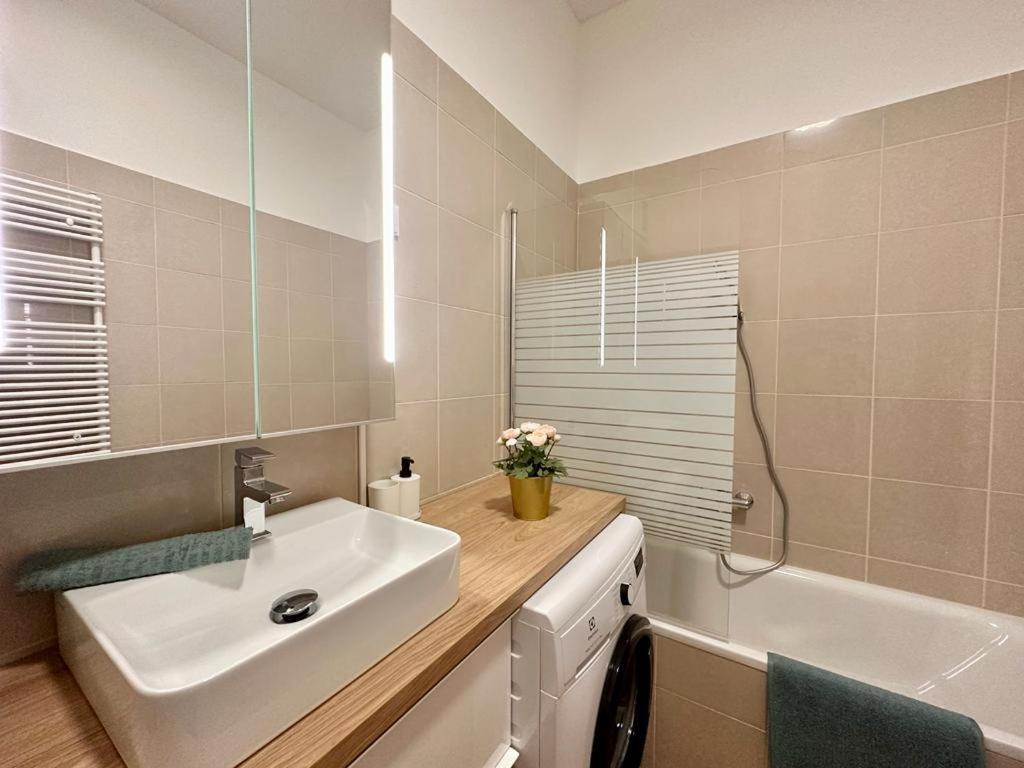 Apartment At Gozsdu Courtyard #Partyzone #Downtown #Freeparking Budapesta Exterior foto